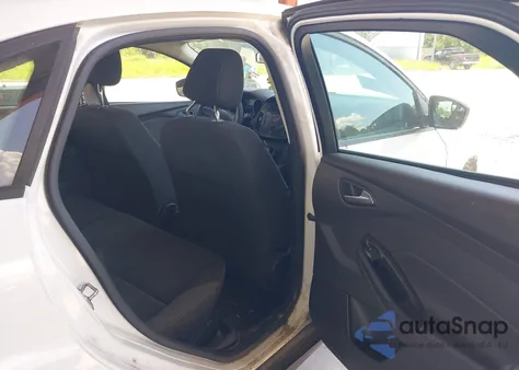 2013 Ford Focus S z USA, uszkodzony, nr VIN 1FADP3E26DL187442